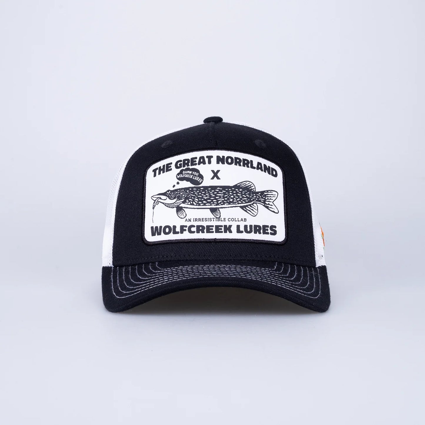 Wolfcreek Lures x SQRTN Trucker Keps - Black / White