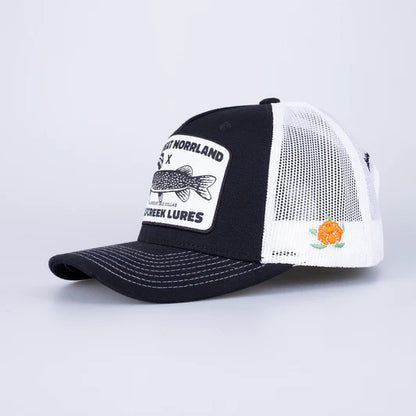 Wolfcreek Lures x SQRTN Trucker Keps - Black / White