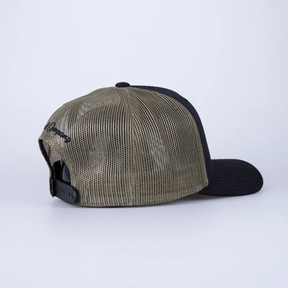 Wolfcreek Lures x SQRTN Dreams Trucker Keps - Black / Olive